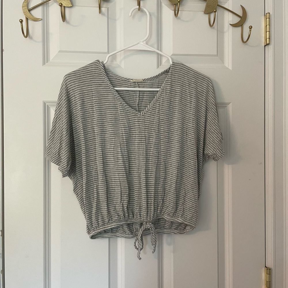 Gray striped tshirt